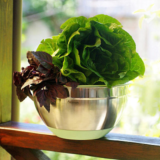 Mixing bowl 16x10 cm / 1.5 LTR with silicone bottom and PE lid (stainless steel)