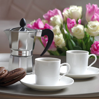 Set of Coffee Maker for 2 cups/120 ml (aluminium) and 2 ceramic cups with 2 saucers