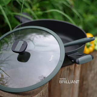 Shallow casserole BRILLIANT 28x7.5 cm / 4.1 LTR with detachable handles and glass lid (aluminum with non-stick coating)