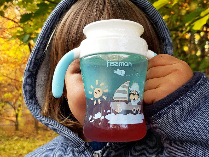 КĀ IEMĀCĪT BĒRNU DZERT NO KRŪZES?