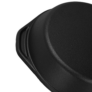 Cast iron frying pan 19 cm on a wooden stand