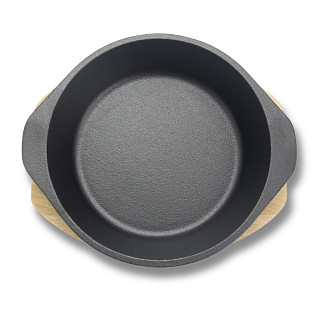 Ketaus keptuvė 19 cm ant medinio stovo Ketaus keptuvė 19 cm ant medinio stovo