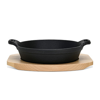 Cast iron frying pan 18 cm on a wooden stand