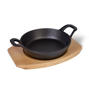Pan 18x4.5 cm with two side handles on wooden tray (cast iron)