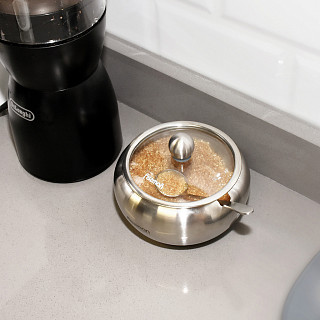 Cukurtrauks ar vāku un karotīti 350 ml (nerūsējošais tērauds) Cukurtrauks ar vāku un karotīti 350 ml (nerūsējošais tērauds)