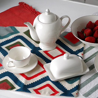 Teapot ALEKSA 1100 ml color white (porcelain)