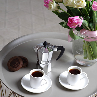 Set of Coffee Maker for 2 cups/120 ml (aluminium) and 2 ceramic cups with 2 saucers