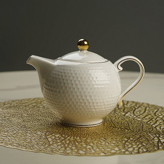 Tējkanna NOEMI 780 ml (kaula porcelāns) Tējkanna NOEMI 780 ml (kaula porcelāns)