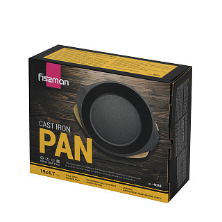 Cast iron frying pan 19 cm on a wooden stand