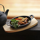 Pan 18x4.5 cm with two side handles on wooden tray (cast iron)