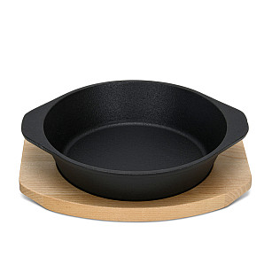 Cast iron frying pan 19 cm on a wooden stand